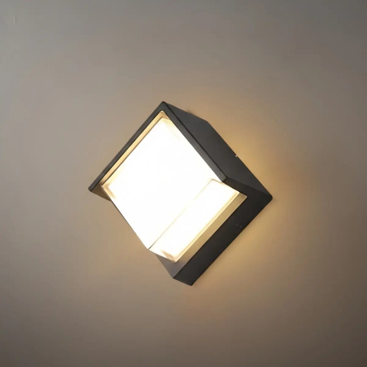 Modern_Square_Outdoor_Wall_Lamp