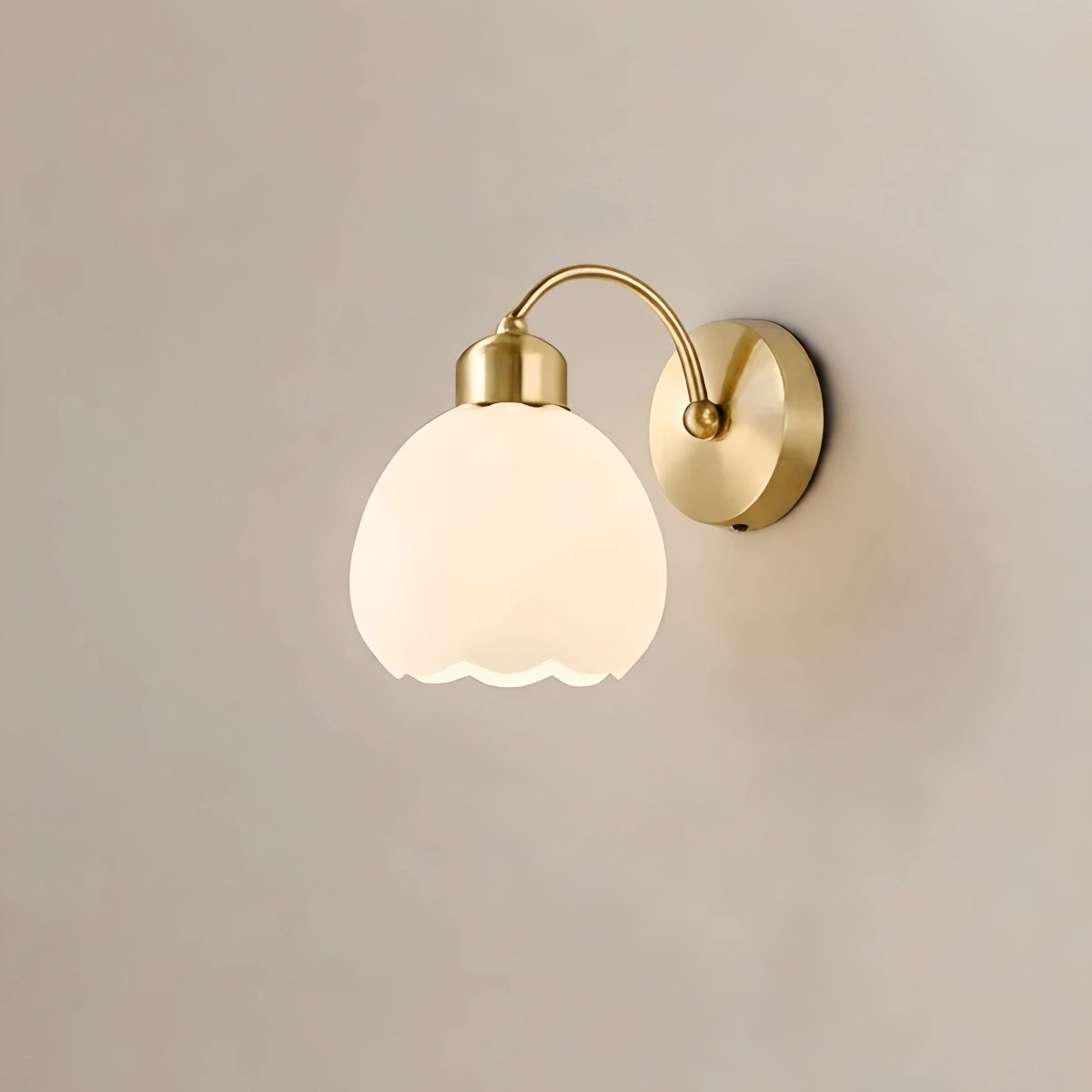 Crema Modern Gold Floral Wall Lamp – Metal/Glass Fixture for Bedroom