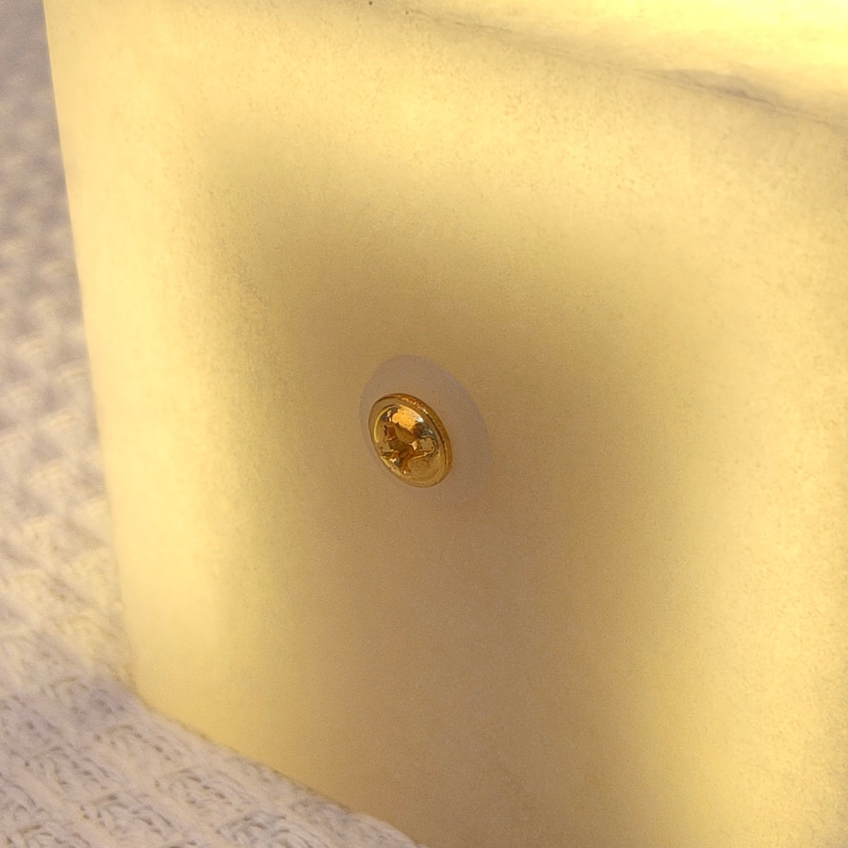 Alba_Minimalist_Cuboid_Wall_Lamp