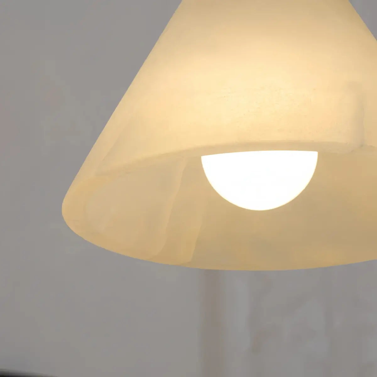 Alba Minimalist Alabaster Pendant Light – White