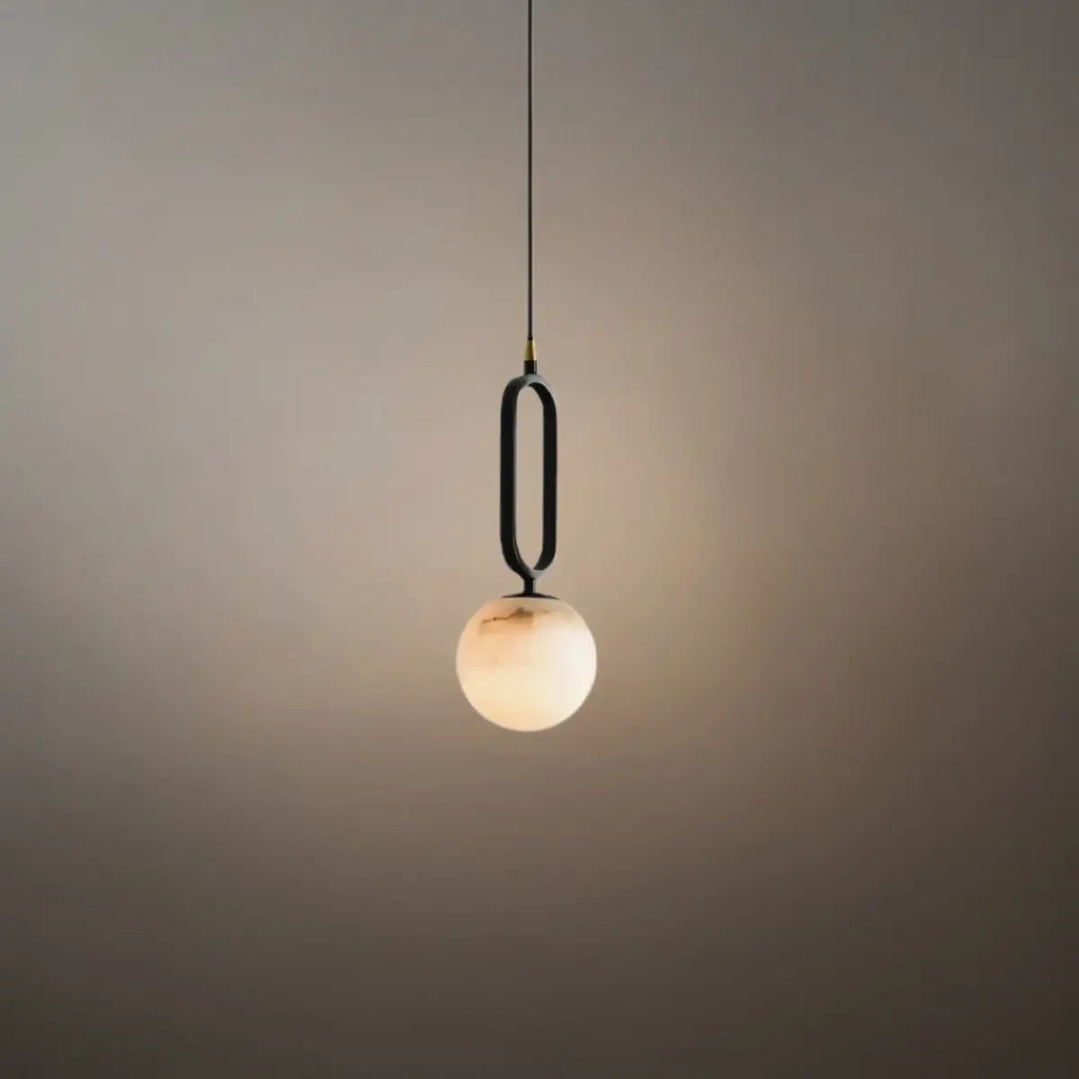 Alba Minimalist Alabaster Pendant Light – White Metal