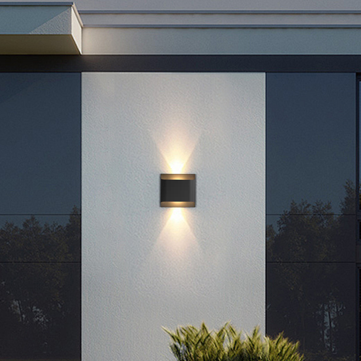 Irondale Modern Solar Sensor Wall Lamp – Black Metal Courtyard/Garden
