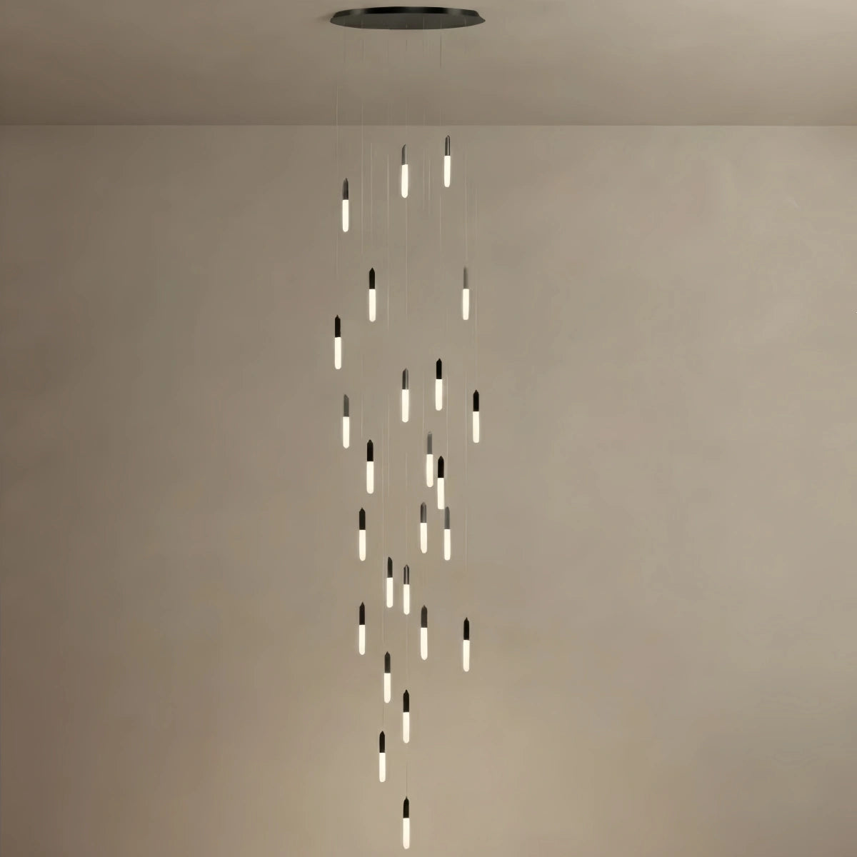 Chandelier_Reflecting_Refracting_Light_Brilliant_Staircase